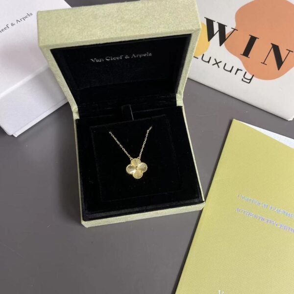 Van Cleef & Arpels Alhambra Clover 18K gold necklace for women