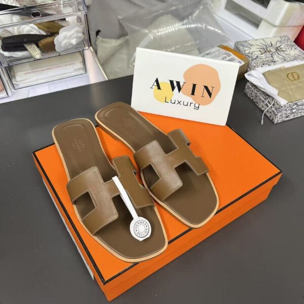 HERMES Oran Fashionable and comfortable flip flops for women