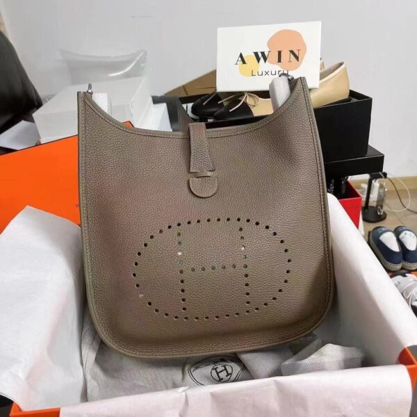 HERMES Evelyne 16/29CM Cow leather messenger bag single shoulder bag