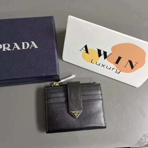PRADA BIFOLD 10CM Calf leather wallet card bag for men
