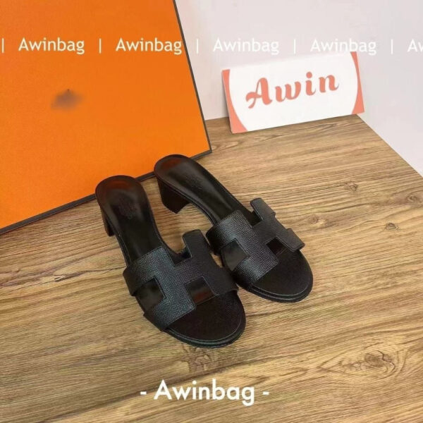 HERMES Oasis Leather Flip Flops stiletto heels