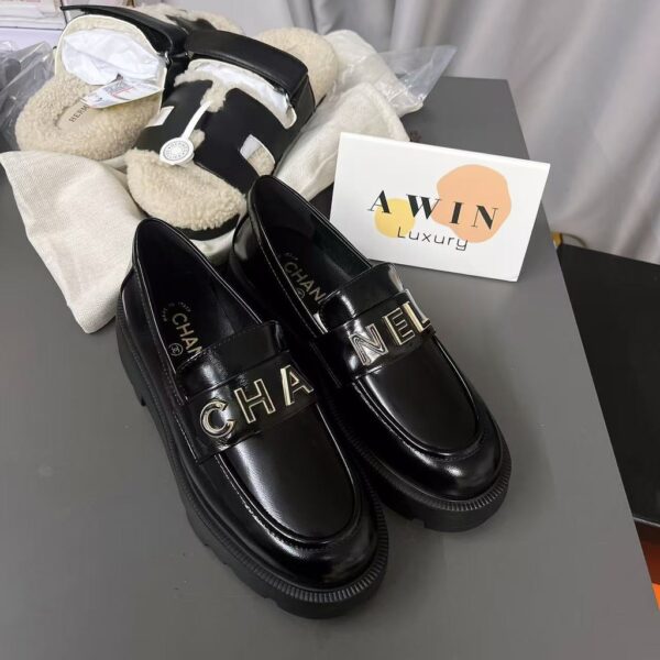 CHANEL Round toe slip on Loafers