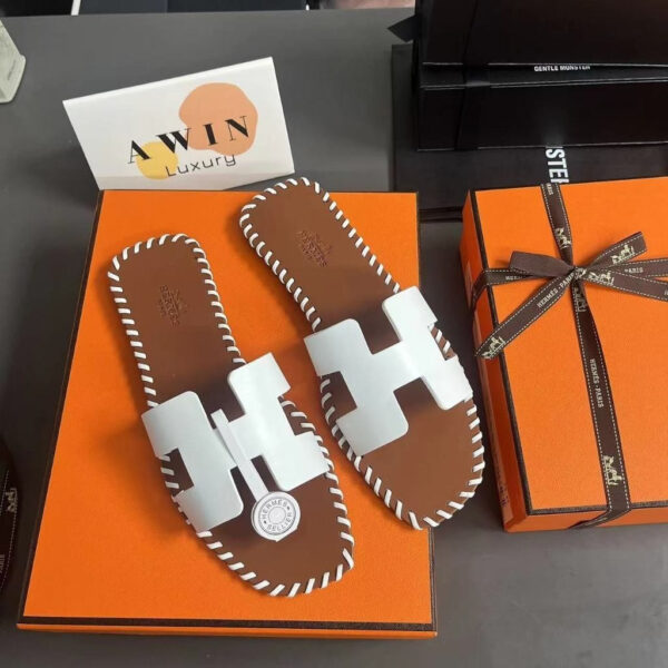 HERMES Oran Fashionable and comfortable flip flops for women