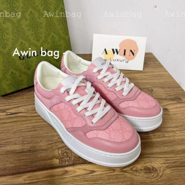 GUCCI Leather low top lace up board shoes