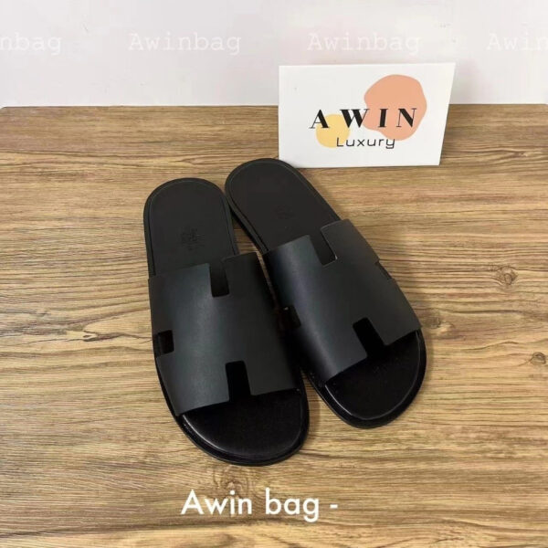 HERMES Lzmir Leather flat bottom flip flops for men