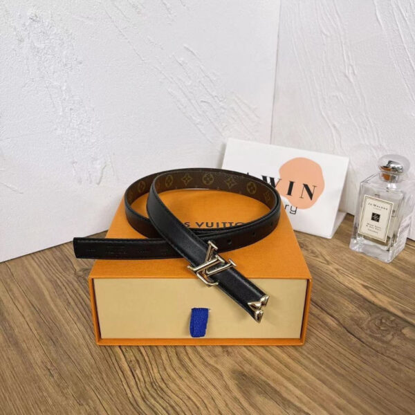 LOUIS VUITTON Double sided smooth buckle leather belt for women