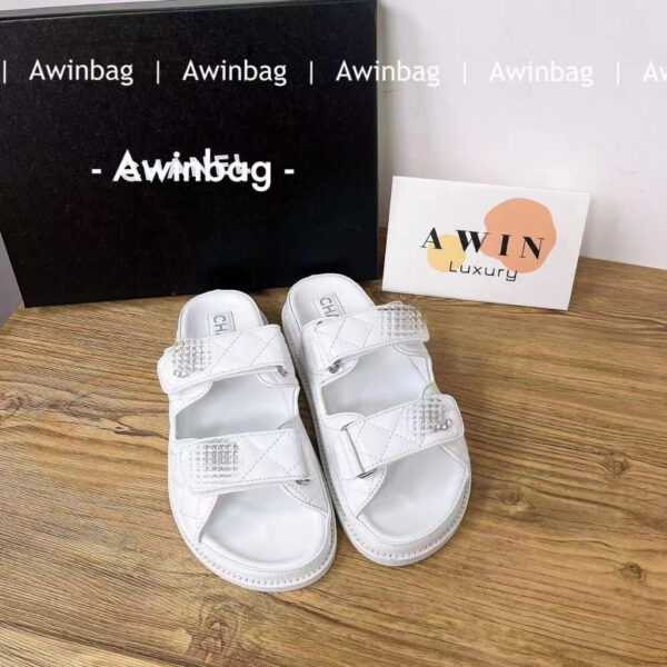 CHANEL Leather flat heel flip flops for women