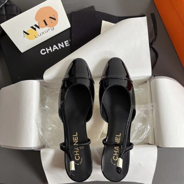 CHANEL Women's patent leather sandals