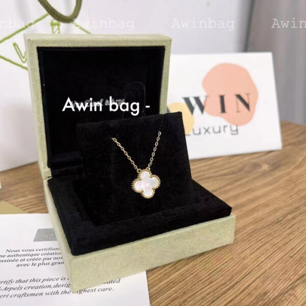 Van Cleef & Arpels Alhambra Clover 18K gold necklace for women