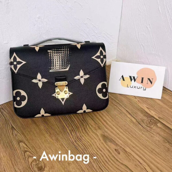 LOUIS VUITTON Pochette Metis leather messenger bag