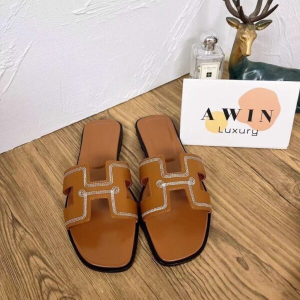 HERMES Oran Fashionable and comfortable flip flops for women