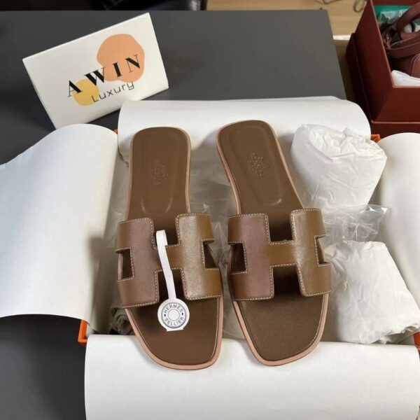 HERMES Oran Fashionable and comfortable flip flops for women