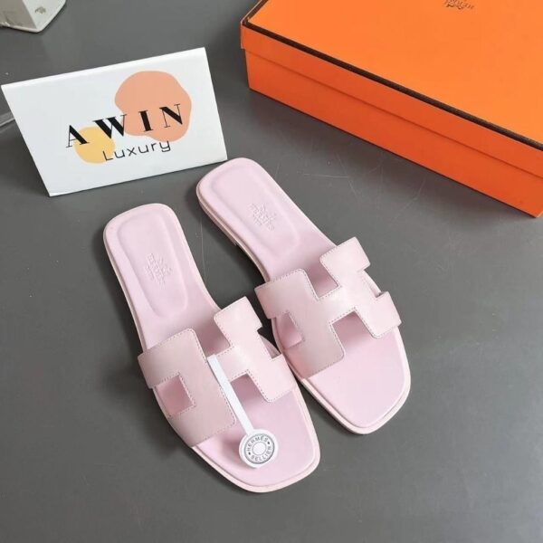 HERMES Oran Fashionable and comfortable flip flops for women