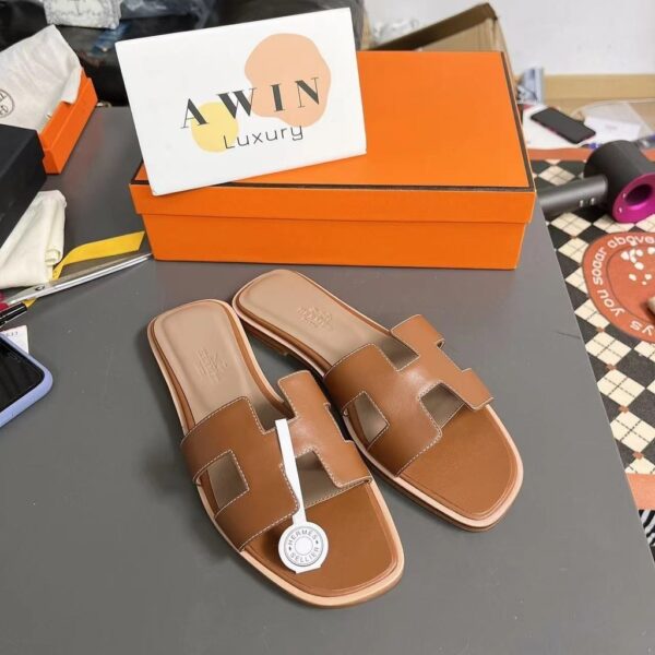 HERMES Oran Fashionable and comfortable flip flops for women