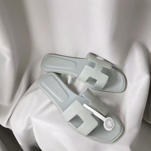 HERMES ORAN Leather fashion open toed flat bottom straight line cool mop for women