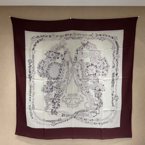 HERMES Brides de Gala en Fleurs Floral pattern printed mulberry silk scarf for women 110X110CM