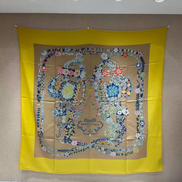HERMES Brides de Gala en Fleurs Floral pattern printed mulberry silk scarf for women 110X110CM