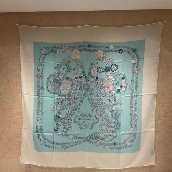 HERMES Brides de Gala en Fleurs Floral pattern printed mulberry silk scarf for women 110X110CM