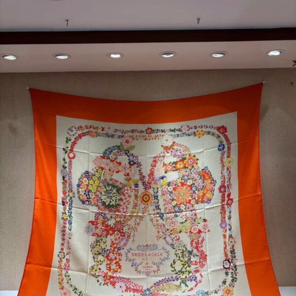 HERMES Floral geometric pattern printed mulberry silk scarf for women 140x140cm