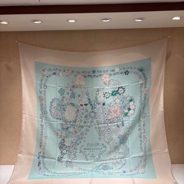 HERMES Floral geometric pattern printed mulberry silk scarf for women 140x140cm