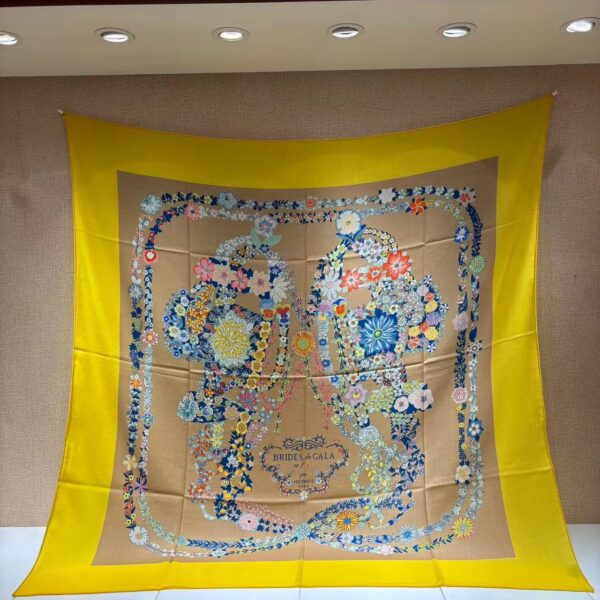 HERMES Floral geometric pattern printed mulberry silk scarf for women 140x140cm