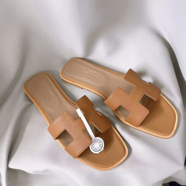 HERMES ORAN Casual and fashionable leather one-piece slippers for women