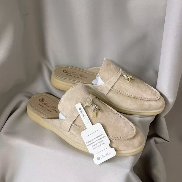 Loro Piana Leather fashionable and versatile round toe toe slippers for women
