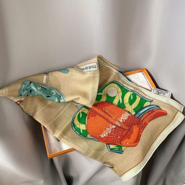 HERMES Pattern printing design, mulberry silk scarf, women's holiday gift