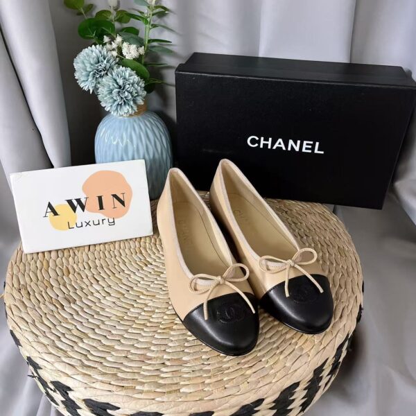 CHANEL Comfortable Anti-Slip Sandals White Women's Holiday Gift