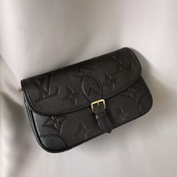 Louis Vuitton Fashionable classic printed stick bag shoulder bag handbag women's holiday gift