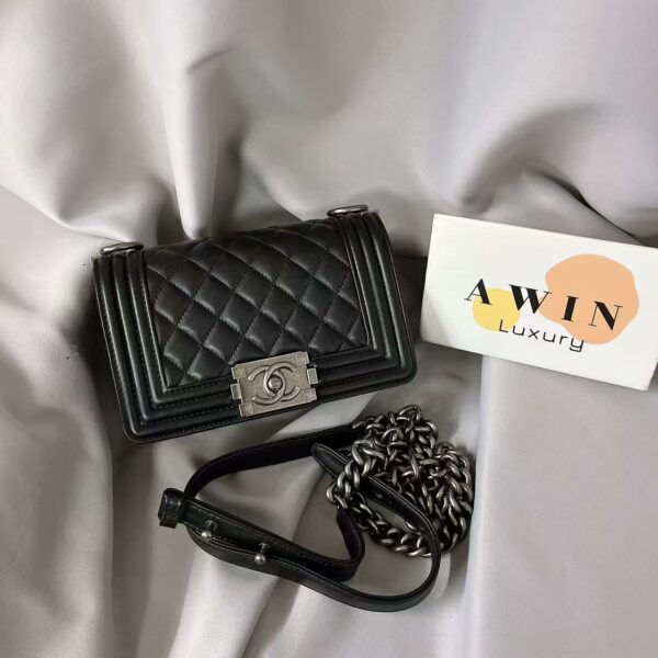 CHANEL Leboy Fashionable retro silver buckle grain leather handbag, single shoulder crossbody bag, black women's gift