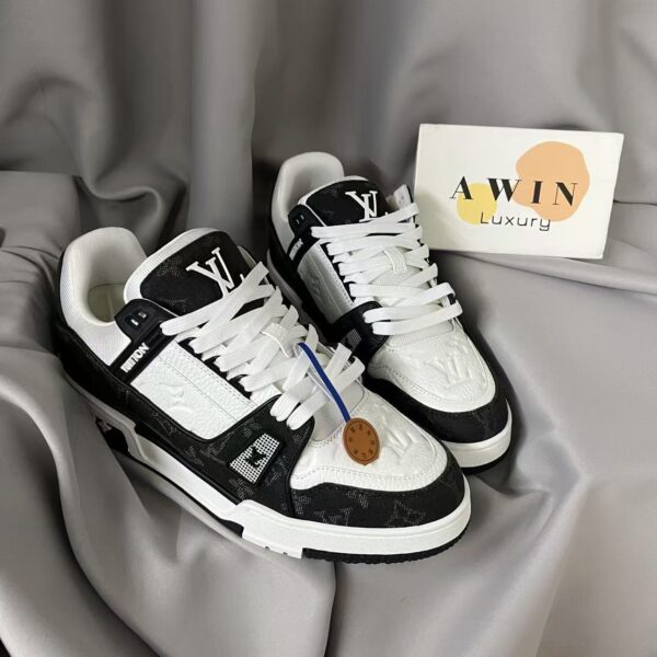 Louis Vuitton Trainer Fashionable leather embossed printed low cut fashionable sneakers for both men and women as holiday gifts