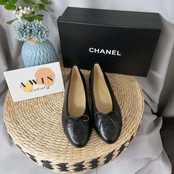 CHANEL Comfortable and versatile round toe flat bottomed patent leather casual shoes ballet shoes black women's holiday gift